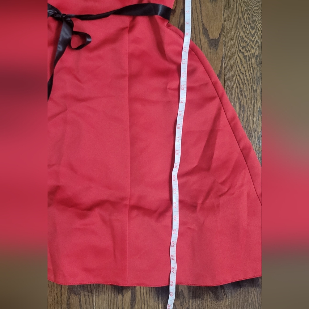 Beautiful Strapless red dress with black belt - Picture 7 of 11
